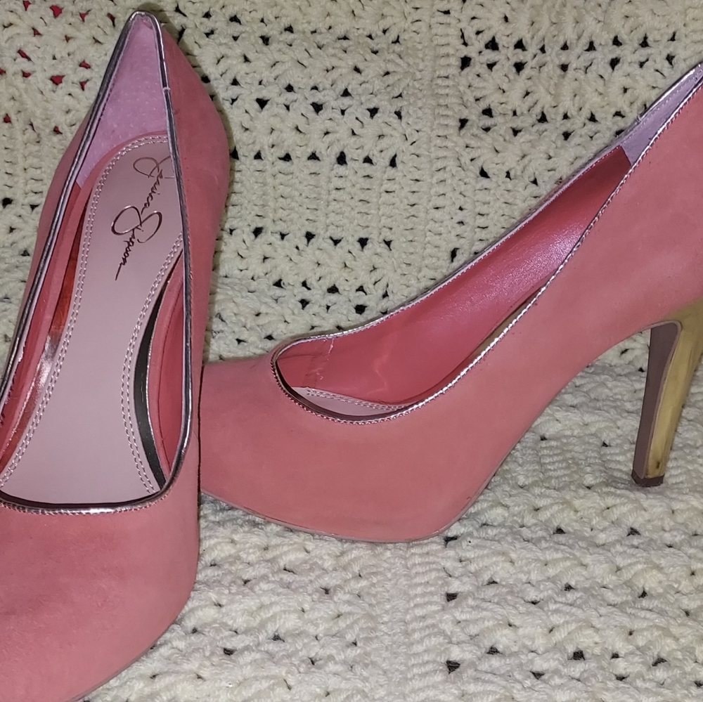 Jessica Simpson high heels Coral peach color with gold heels gorgeous size 9